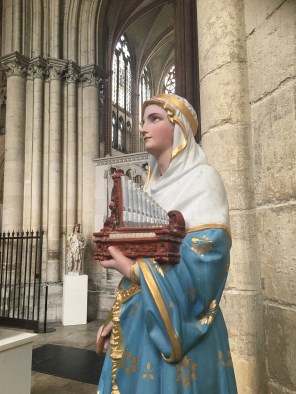성녀 체칠리아_디테일_photo by Chatsam_in the Cathedral of Saint-Pierre-et-Saint-Paul in Troyes_France.jpg